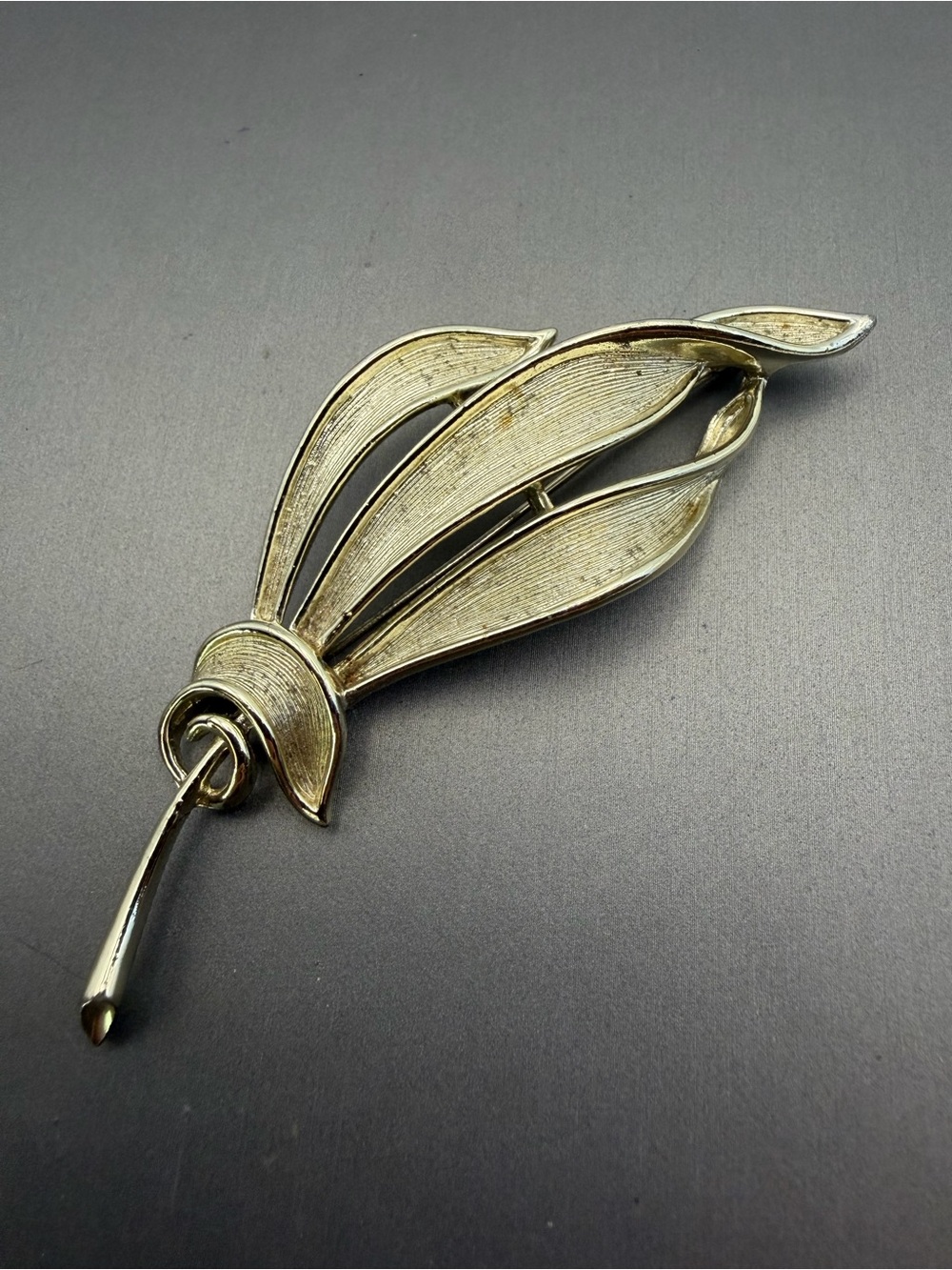 Lisner Gold-Tone Leaf Spray Brooch Pin Vintage
